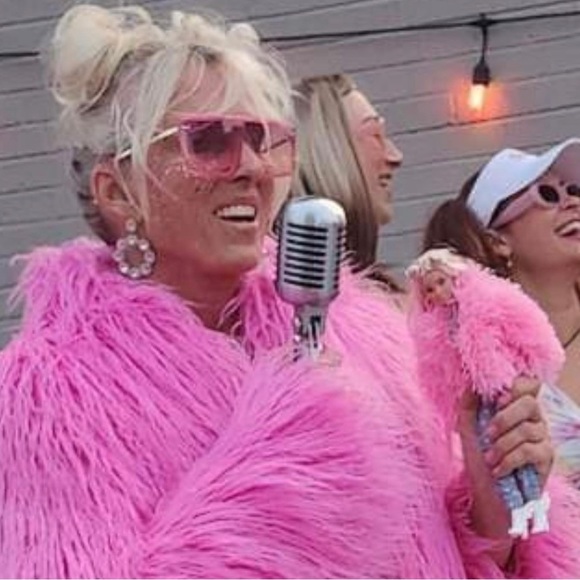 Meet your Posher, Theresa - Picture 2 of 4